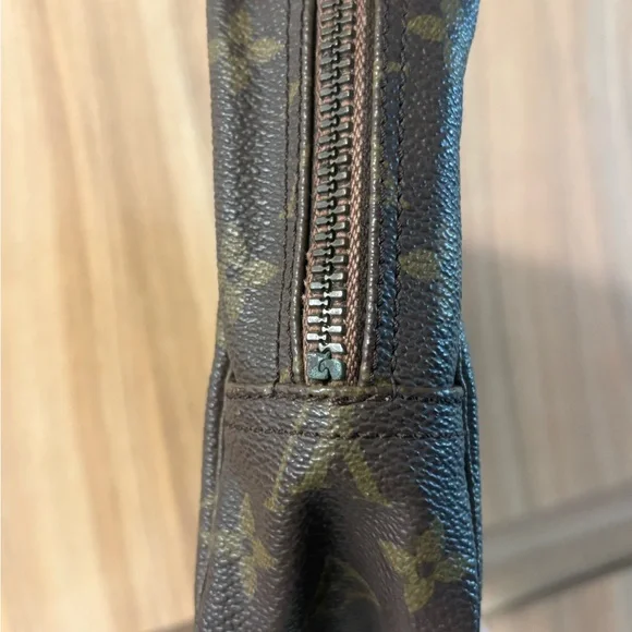 Auth LOUIS VUITTON Monogram Trousse Toilette 23 Clutch Bag Vintage Firm Price - Picture 3 of 14